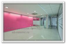 Ремонт офисов с розовой стеной