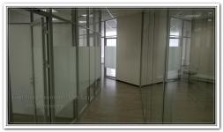 Ремонт офисов со стеклянными перегородками и дверьми